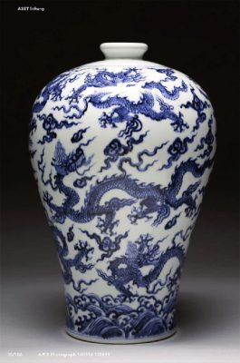 Qinghua-porcelain-Mieping-vase-Ming-Dynasty